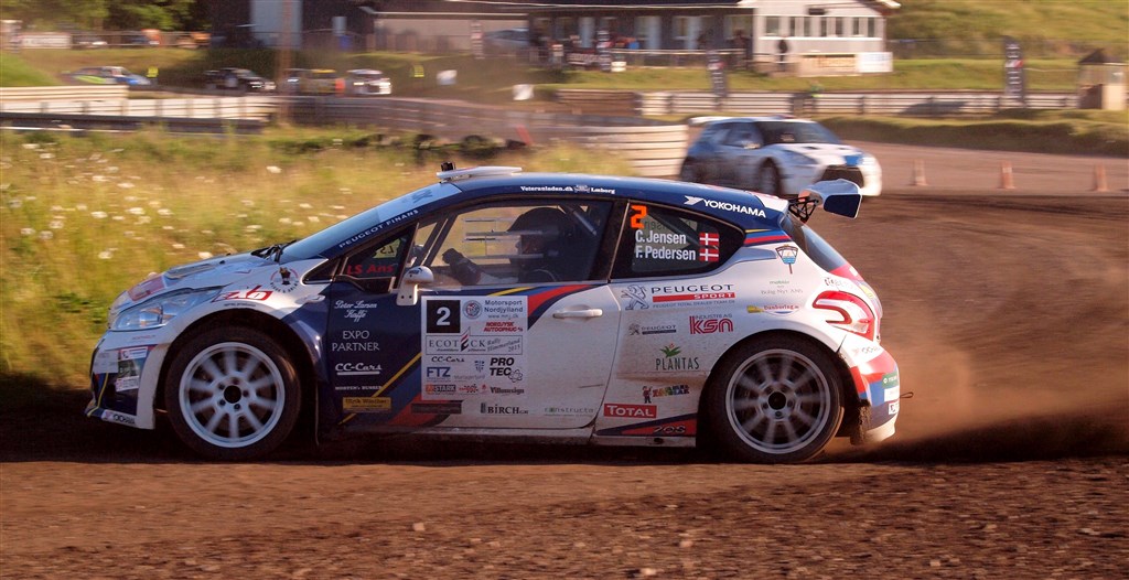 Christian K. Jensen og Freddy Petersen gik til makronerne i deres Peugeot 208 T16 på Nysum Banen.
(Foto: Åge Keseler Kirketerp)